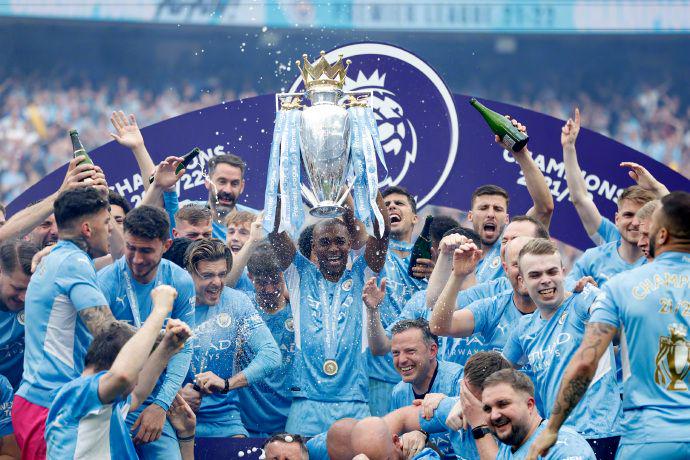 迪纳塔莱：斯帕莱蒂的进攻体系让前锋受益，相信球迷会喜欢他（迪纳塔莱：斯帕莱蒂的进攻打法助力前锋，相信球迷会喜欢他）