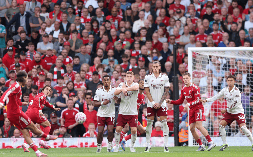 近3场贡献2球2助，米兰租将英超火力全开，买断价2600万引关注（近三战2球2助！米兰租将英超爆发，2600万买断条款成焦点）