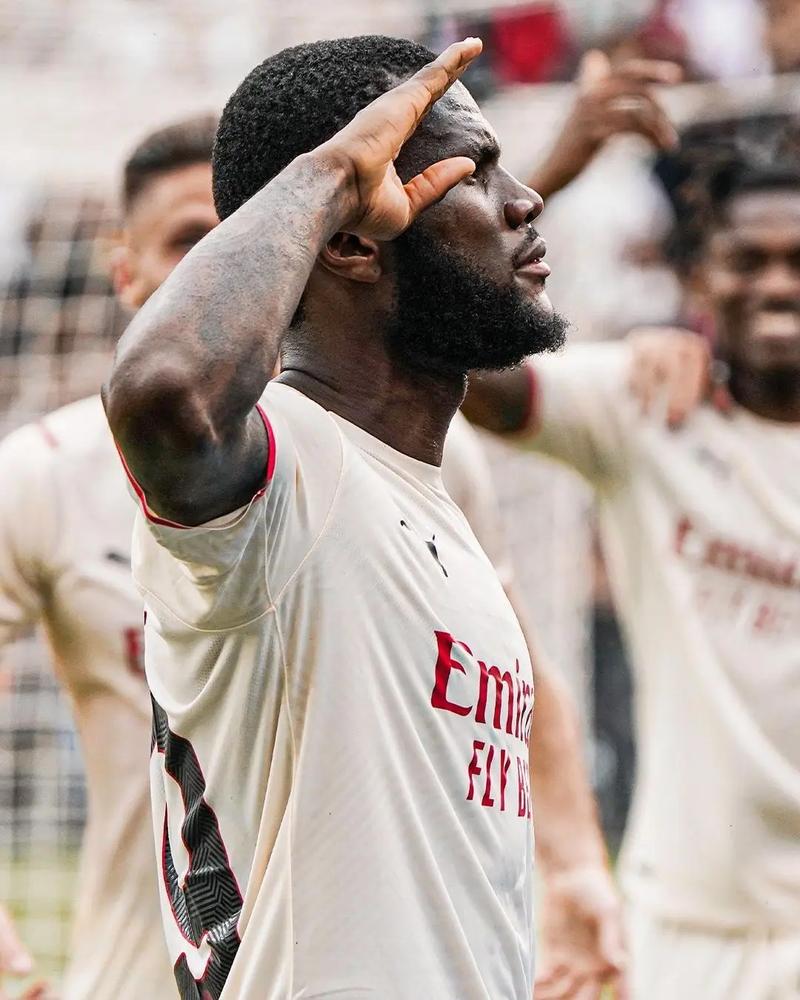 官方：半自动越位系统故障，VAR手动划线确认纽卡进球有效（官方通报：半自动越位系统失灵，VAR手动划线判定纽卡进球有效）