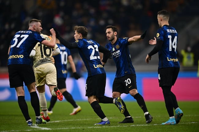 拜仁莱万多夫斯基连续两场进球