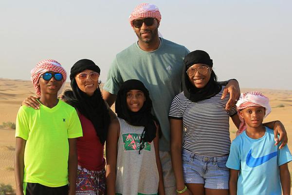 NBA：湖人险胜火箭 詹姆斯砍下38分（詹姆斯38分助湖人险胜火箭）