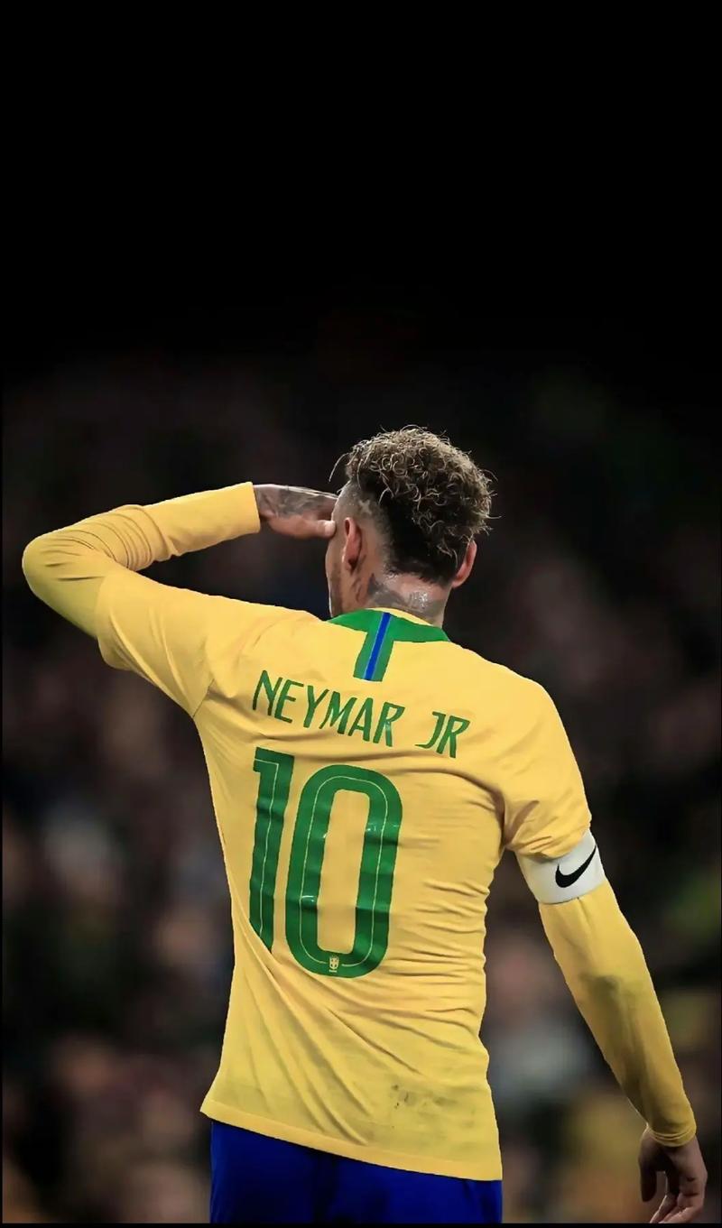 足球中超前锋获月最佳，进球效率惊人