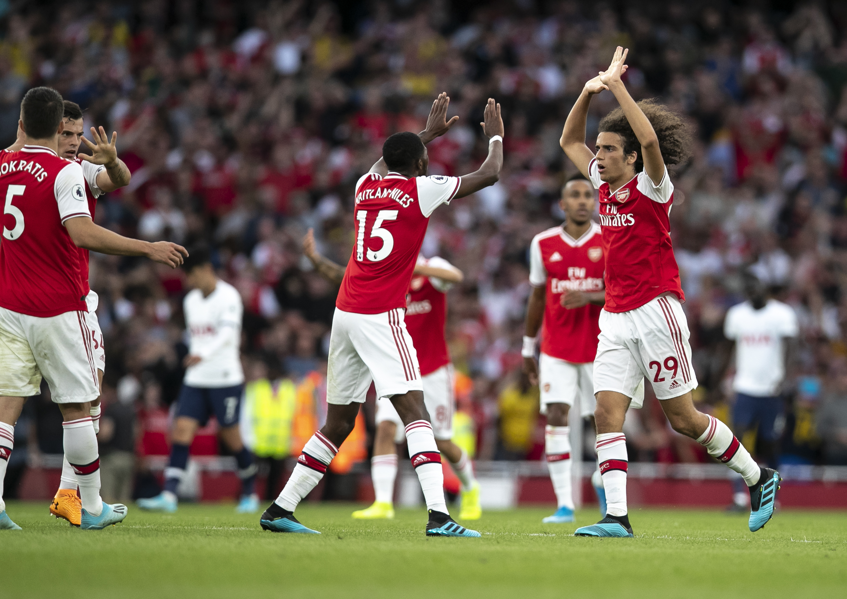 那不勒斯官方：洛博特卡在意杯赛前热身时左腿后胫肌拉伤