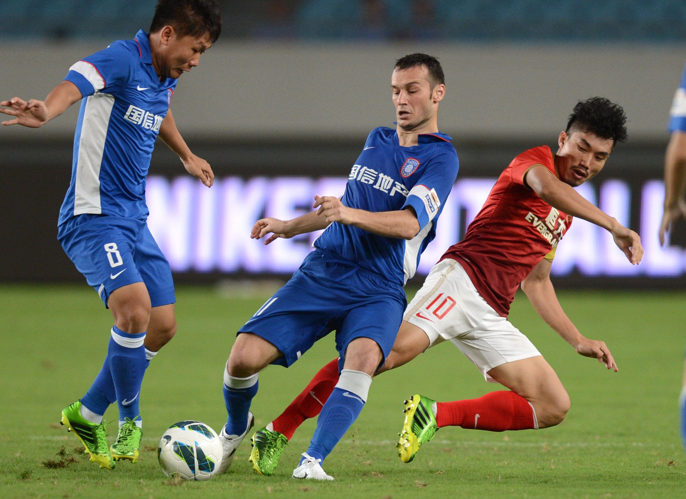 足球法甲豪门官宣新门将加盟（法甲豪门官方宣布签下新门将）