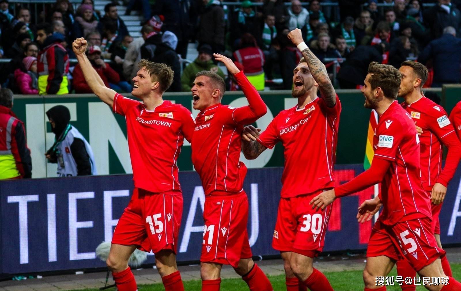 篮板球被他一个人统治了