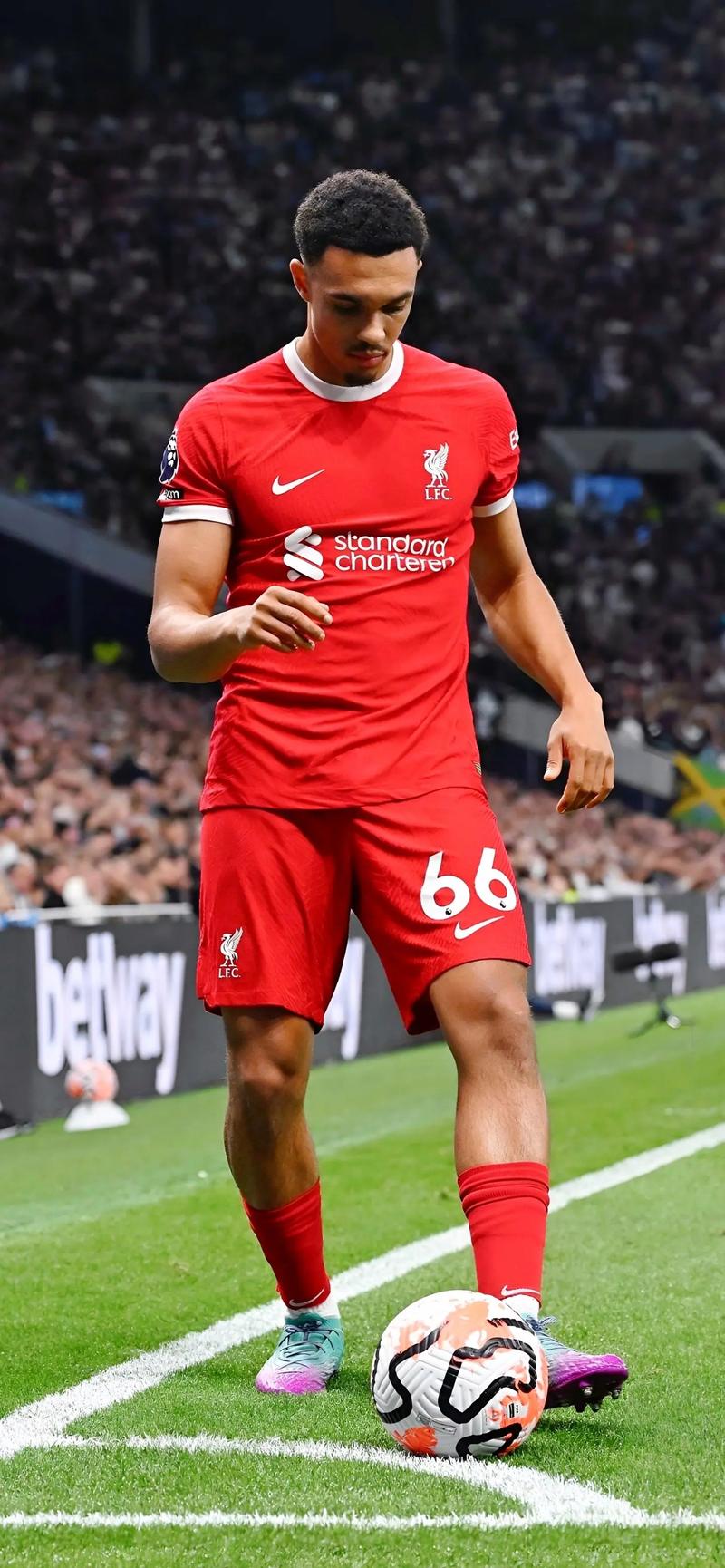 电讯报：图赫尔不会前往安菲尔德观赛，能否征召贝林充满疑问（电讯报：图赫尔将缺席安菲尔德观战，贝林征召前景成疑）