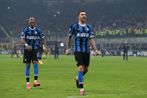 国脚单场进球助球队锁定胜利（国脚建功，球队锁定胜局）