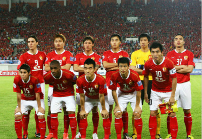 “目标是五块金牌！”深圳少年突遭截瘫一年后泳池夺金（深圳少年突遭截瘫一年后泳池夺金，立下五金目标）