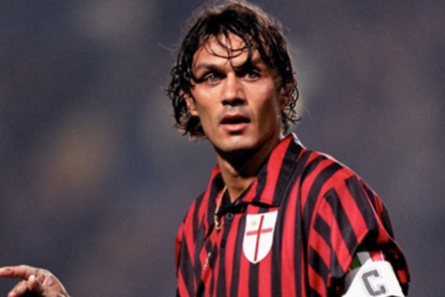 TA：贝隆因指示球员在赛前列队礼中背对对手被禁足6个月