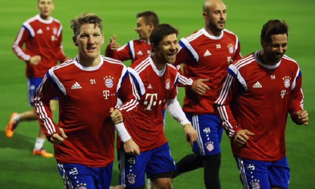 射门时速：眨眼之间，电光火石！没有什么比目睹球员...（风驰电掣的射门：一瞬即发，震撼全场）