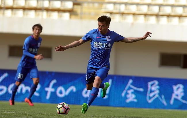 多特4-0十人黄潜，吉拉西双响，阿德耶米、斯文松建功，法比奥-席尔瓦失点（十人黄潜遭多特4-0横扫：吉拉西梅开二度，阿德耶米、斯文松破门，法比奥-席尔瓦点球失手）