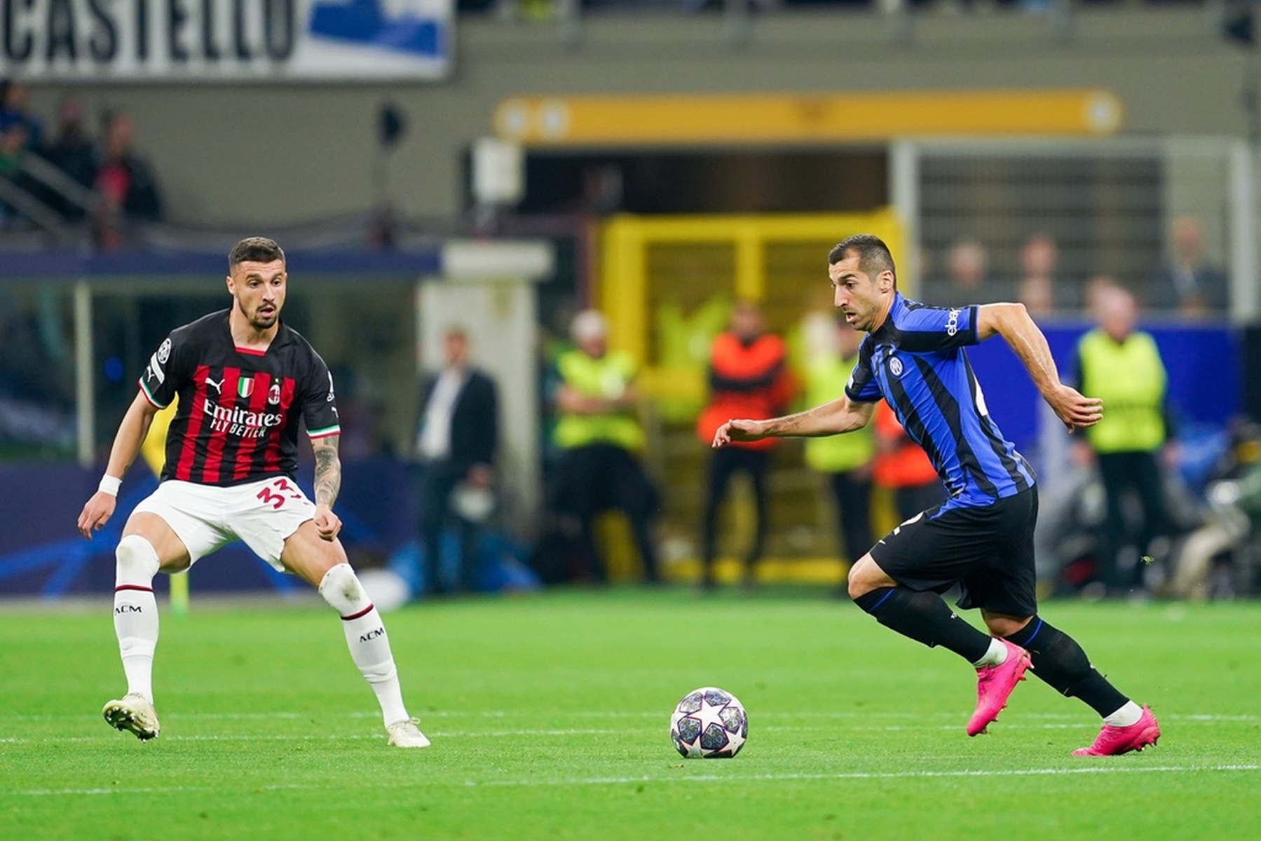 每体：莱万希望留在巴萨，并重新获得因费兰崛起而失去的主力位置（每体：莱万愿留巴萨，力争夺回被费兰崛起抢走的主力位置）