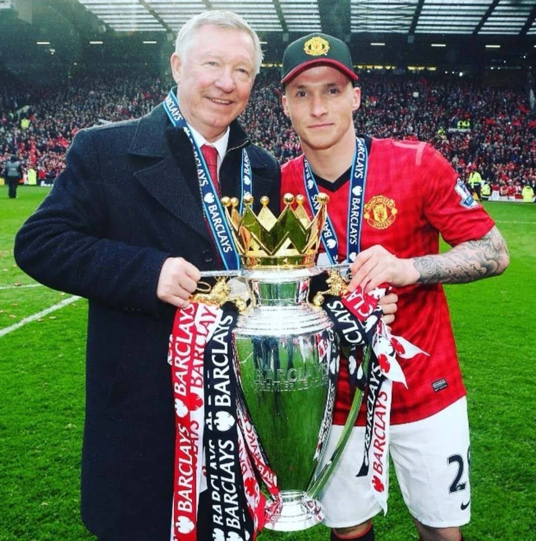 瓜帅：我们要拿98分才能英超夺冠；与摄影师冲突后马上道歉了（瓜迪奥拉：英超夺冠或需98分；与摄影师发生冲突后已迅速致歉）