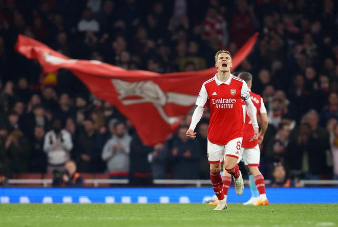 中超：上海海港主场4-1击败深圳队