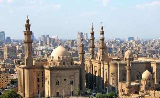 德国杯半场：屡次错失良机，荷尔斯泰因客场0-0汉堡（德国杯半场：荷尔斯泰因客场屡失良机，与汉堡0-0互交白卷）