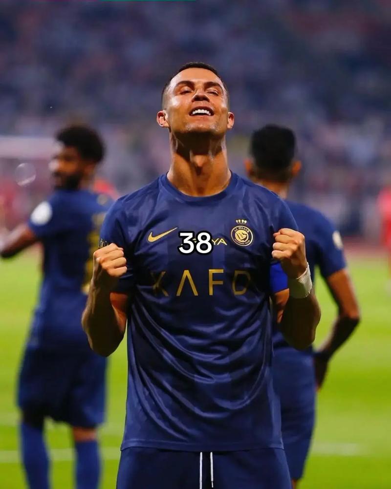 上演大四喜斩获金靴，法比奥当选中超官方第30轮最佳球员