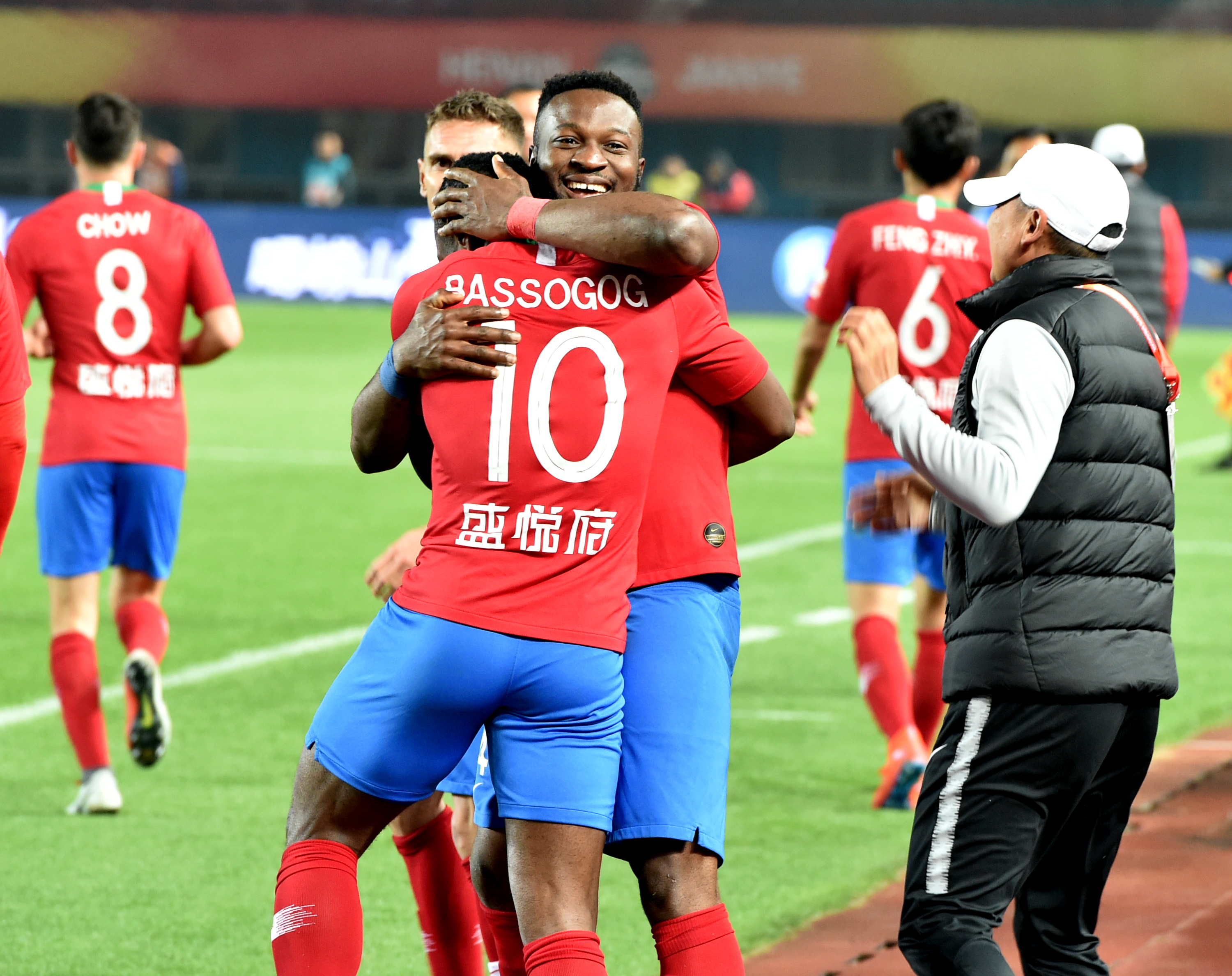 追梦谈和鹈鹕球迷吵架：你不能一直叫我一个女人的名字（追梦谈与鹈鹕球迷争执：别一直用女性名字称呼我）