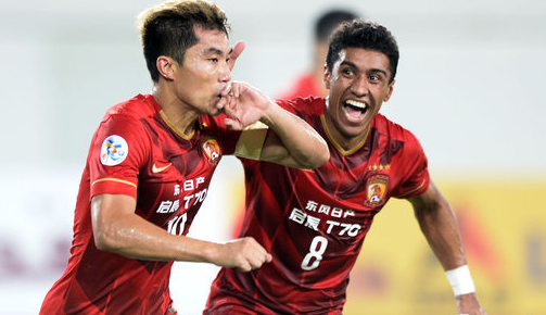 足球国脚留洋再迎利好，与多队进入谈判阶段（国脚留洋再获利好，正与多家球队洽谈）